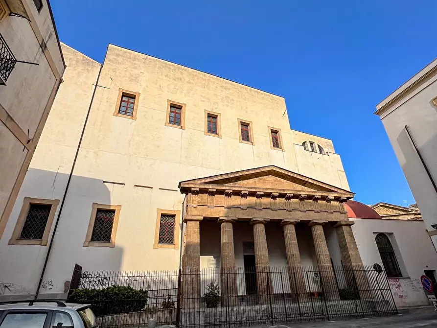 Immagine 16 di Locale commerciale in affitto  a Palermo