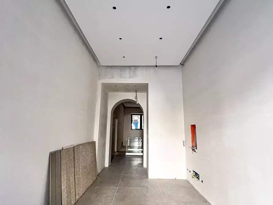 Immagine 11 di Locale commerciale in affitto  a Palermo