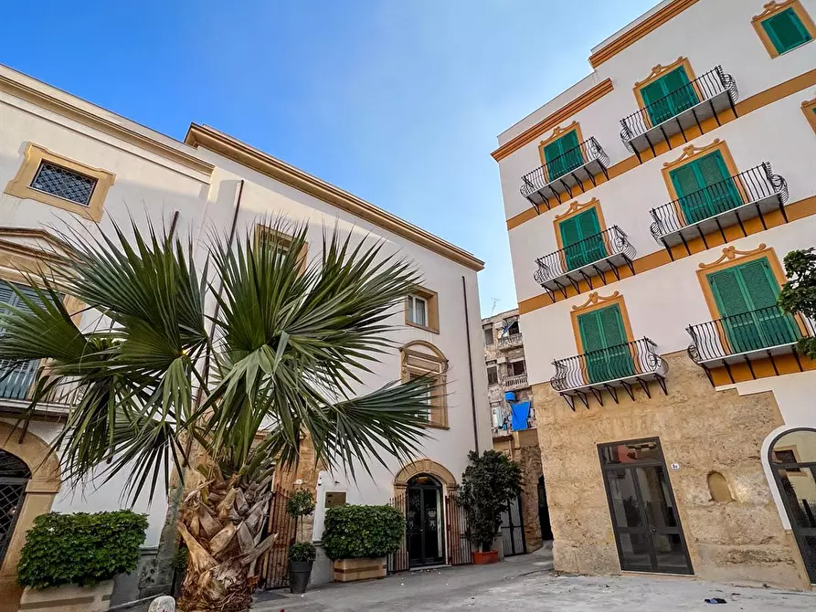 Immagine 15 di Locale commerciale in affitto  a Palermo