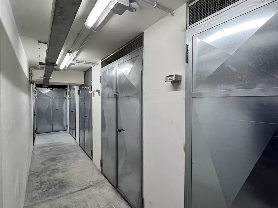 Immagine 4 di Garage in vendita  a Palermo