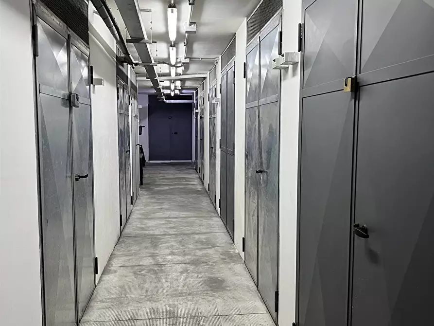 Immagine 5 di Garage in vendita  a Palermo