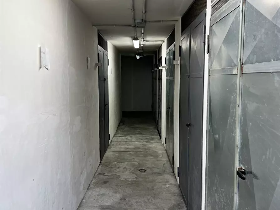 Immagine 6 di Garage in vendita  a Palermo