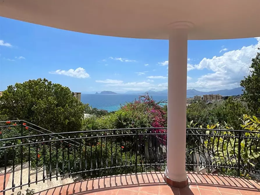 Immagine 2 di Villa in vendita  a Palermo