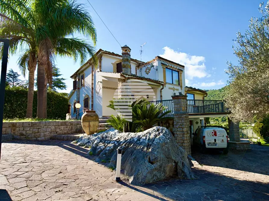 Immagine 1 di Villa in vendita  a Torretta