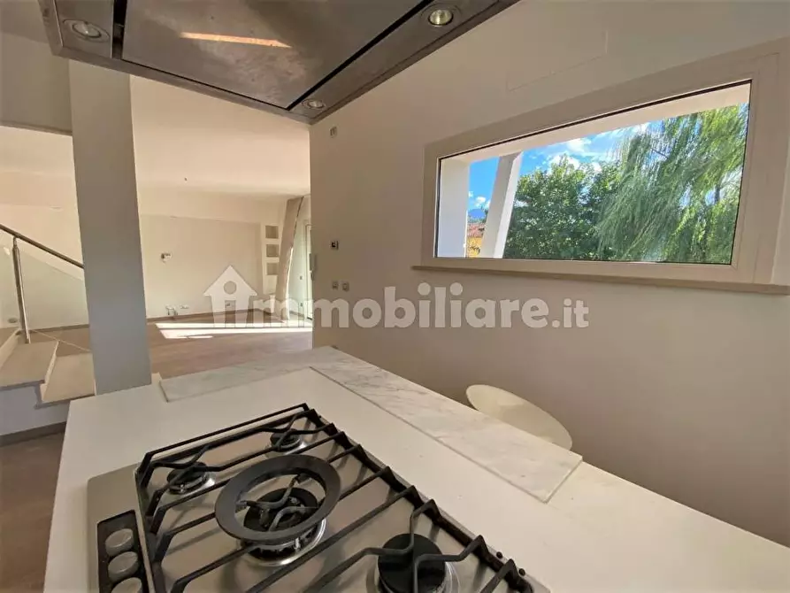 Immagine 12 di Villa in vendita  a Capannori