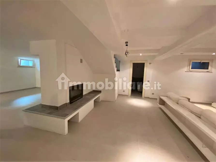 Immagine 34 di Villa in vendita  a Capannori