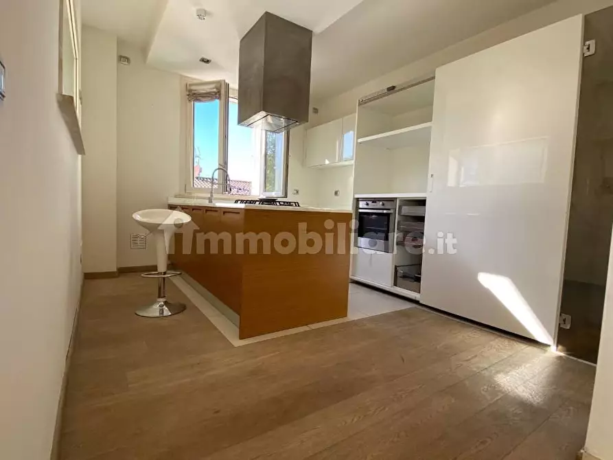 Immagine 10 di Villa in vendita  a Capannori