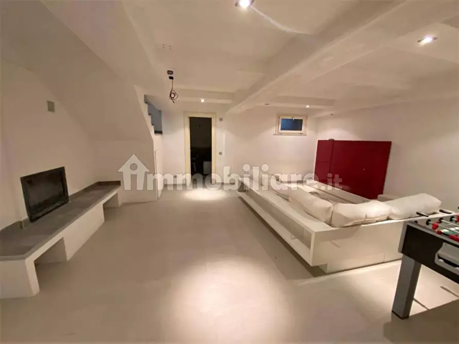 Immagine 37 di Villa in vendita  a Capannori