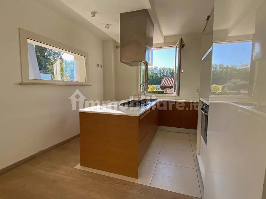 Immagine 9 di Villa in vendita  a Capannori