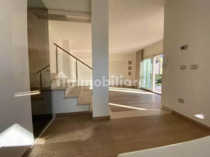 Immagine 6 di Villa in vendita  a Capannori