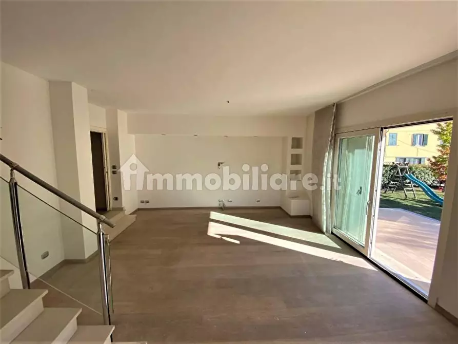 Immagine 3 di Villa in vendita  a Capannori