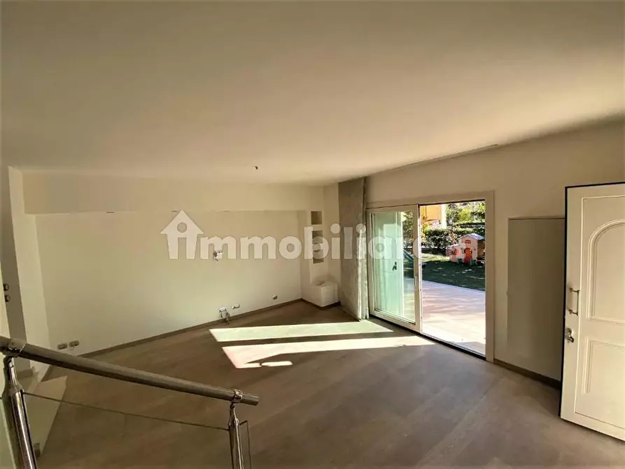 Immagine 5 di Villa in vendita  a Capannori