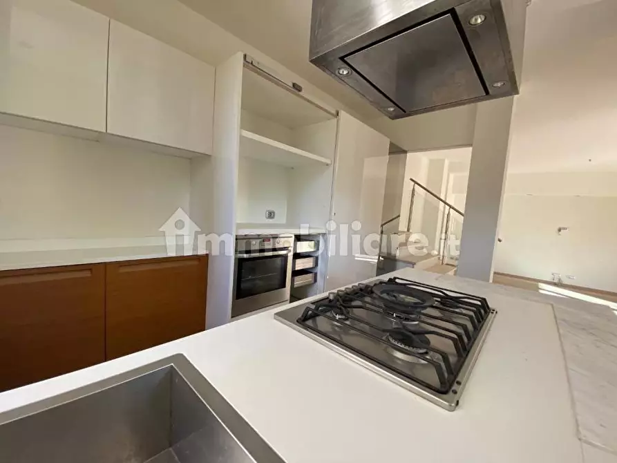 Immagine 11 di Villa in vendita  a Capannori