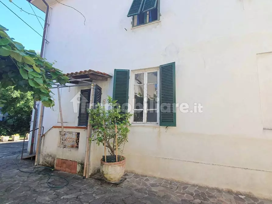 Immagine 5 di Casa bifamiliare in vendita  a Lucca