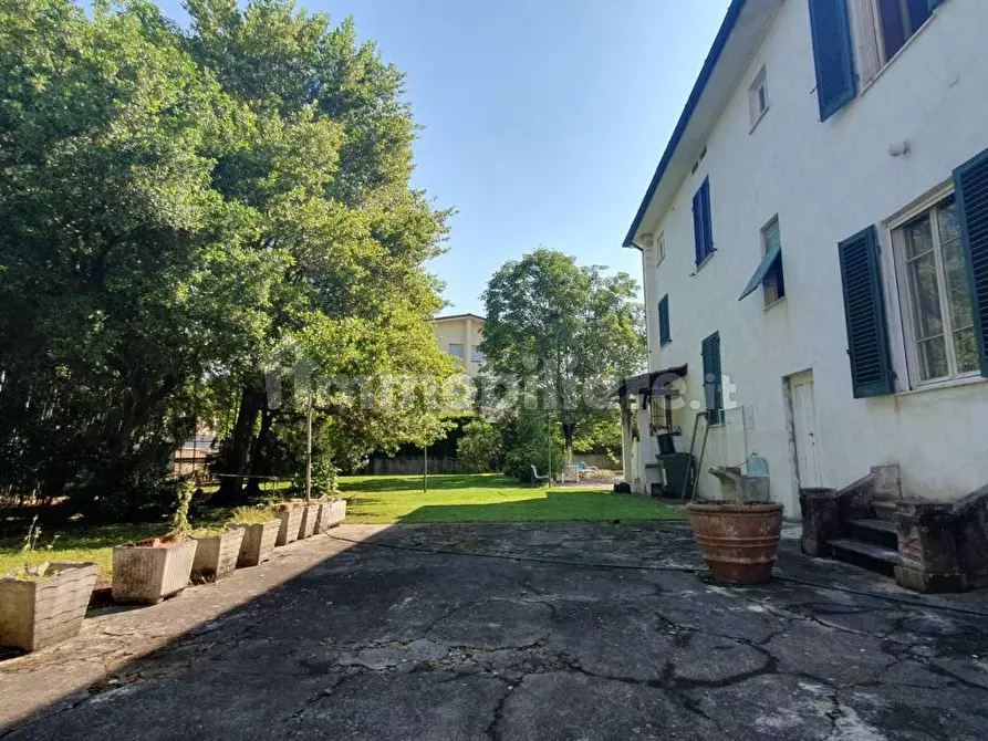 Immagine 4 di Casa bifamiliare in vendita  a Lucca