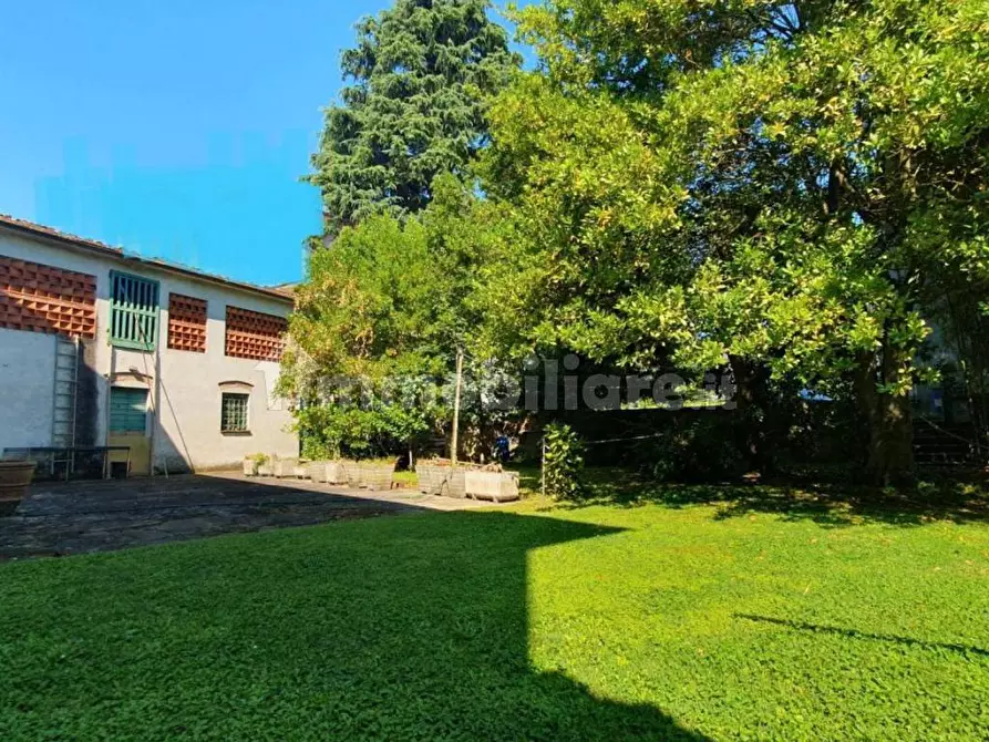 Immagine 2 di Casa bifamiliare in vendita  a Lucca