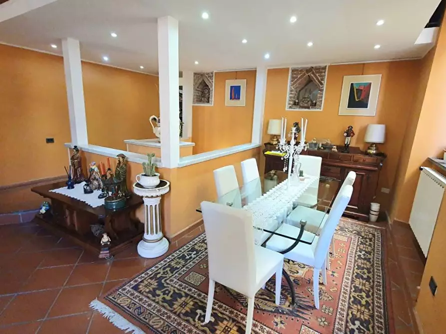 Immagine 10 di Appartamento in vendita  a Lucca