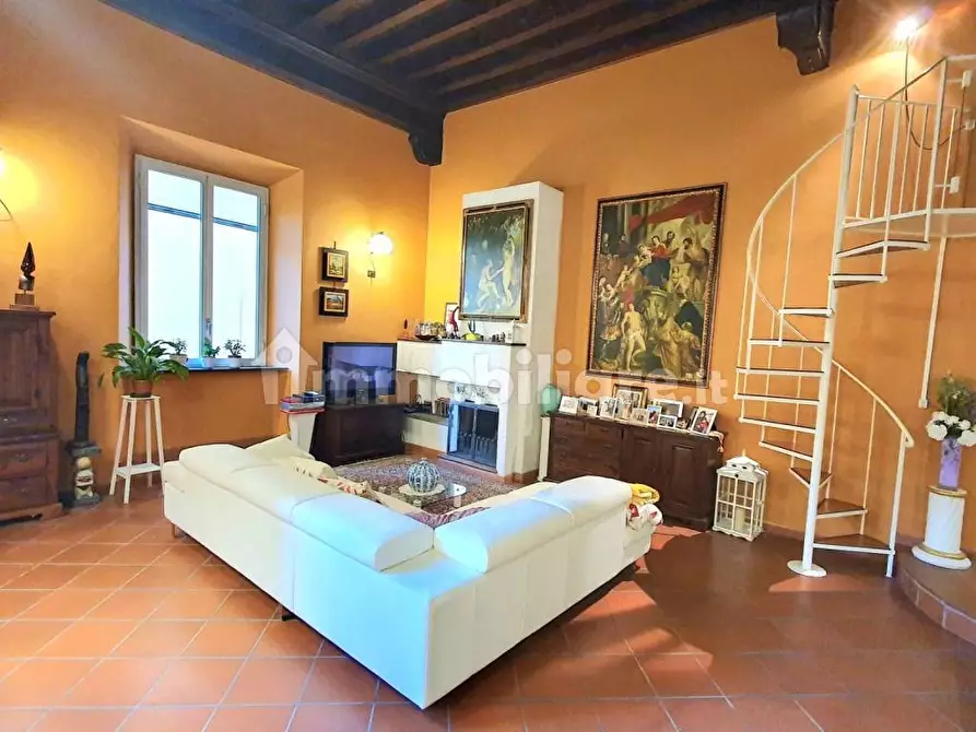 Immagine 4 di Appartamento in vendita  a Lucca