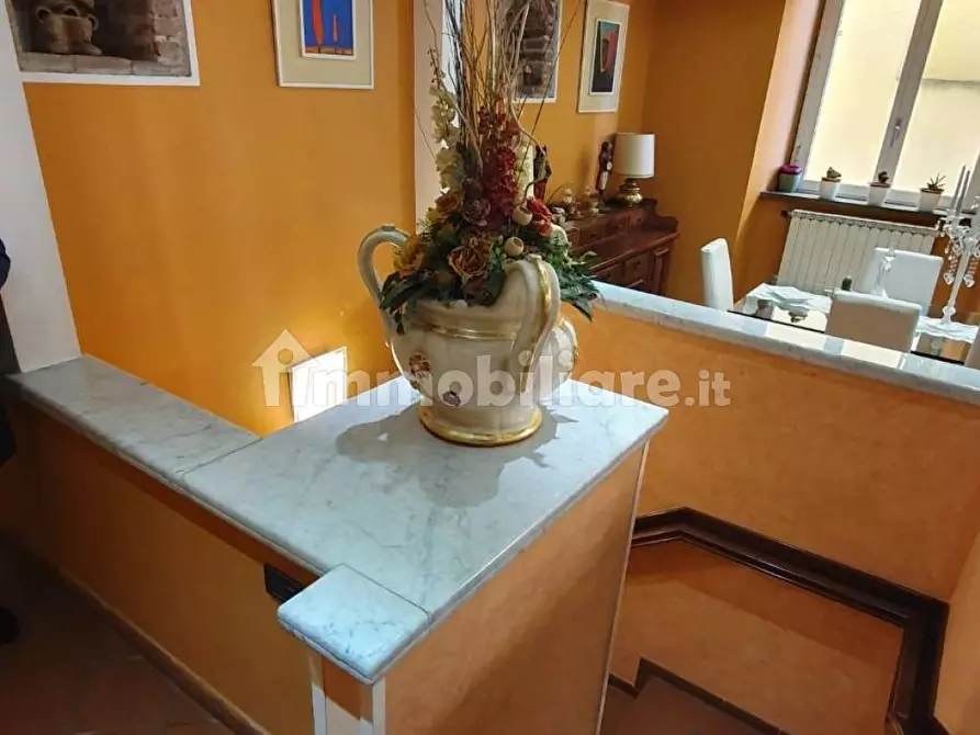 Immagine 12 di Appartamento in vendita  a Lucca