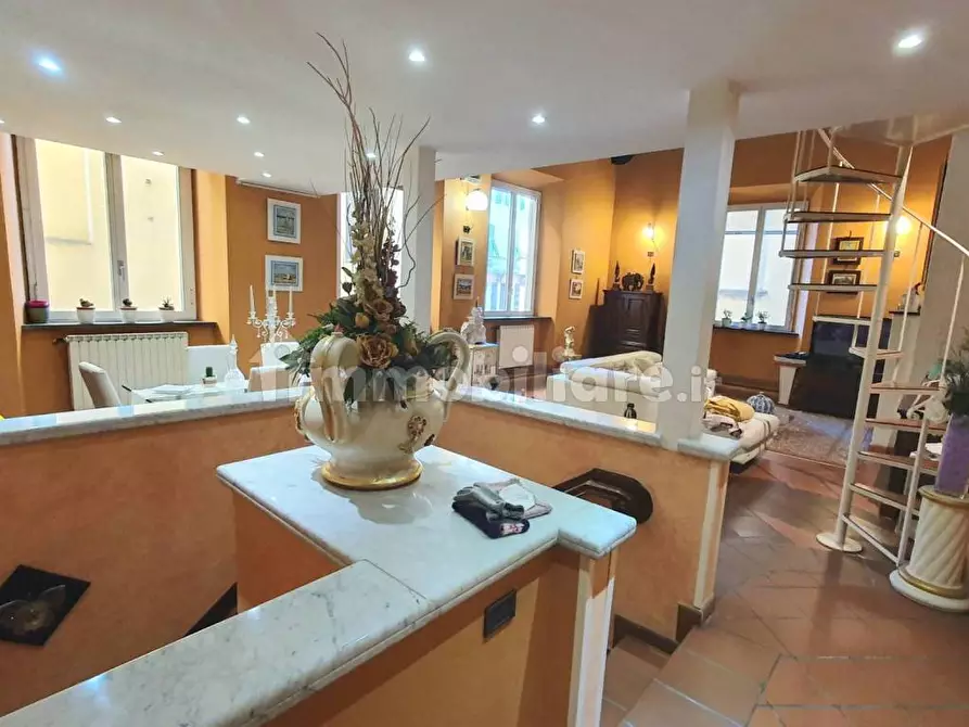 Immagine 11 di Appartamento in vendita  a Lucca