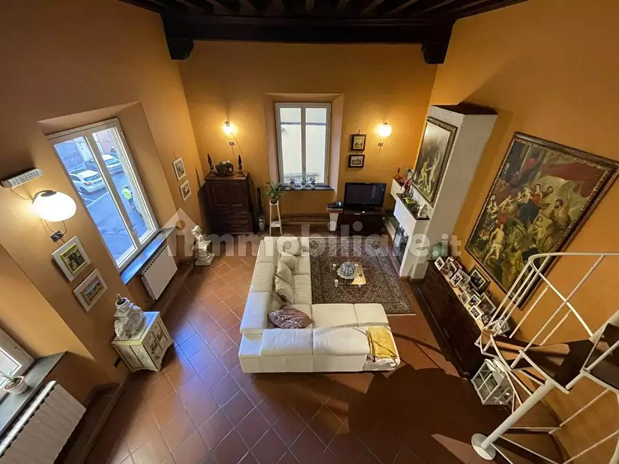 Immagine 5 di Appartamento in vendita  a Lucca