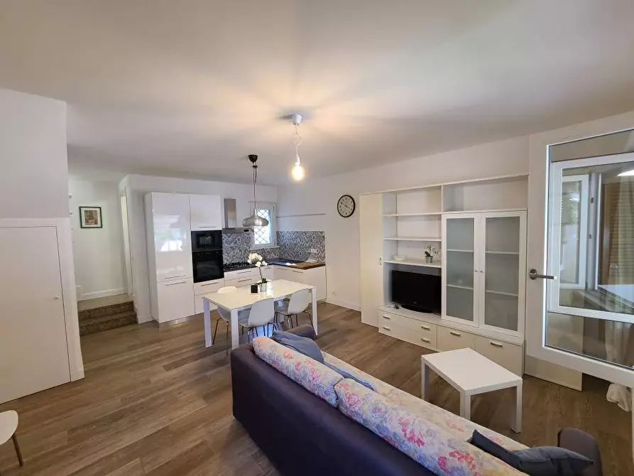 Immagine 13 di Villetta a schiera in vendita  a Pietrasanta