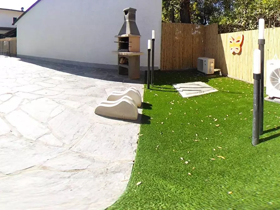 Immagine 6 di Villetta a schiera in vendita  a Pietrasanta