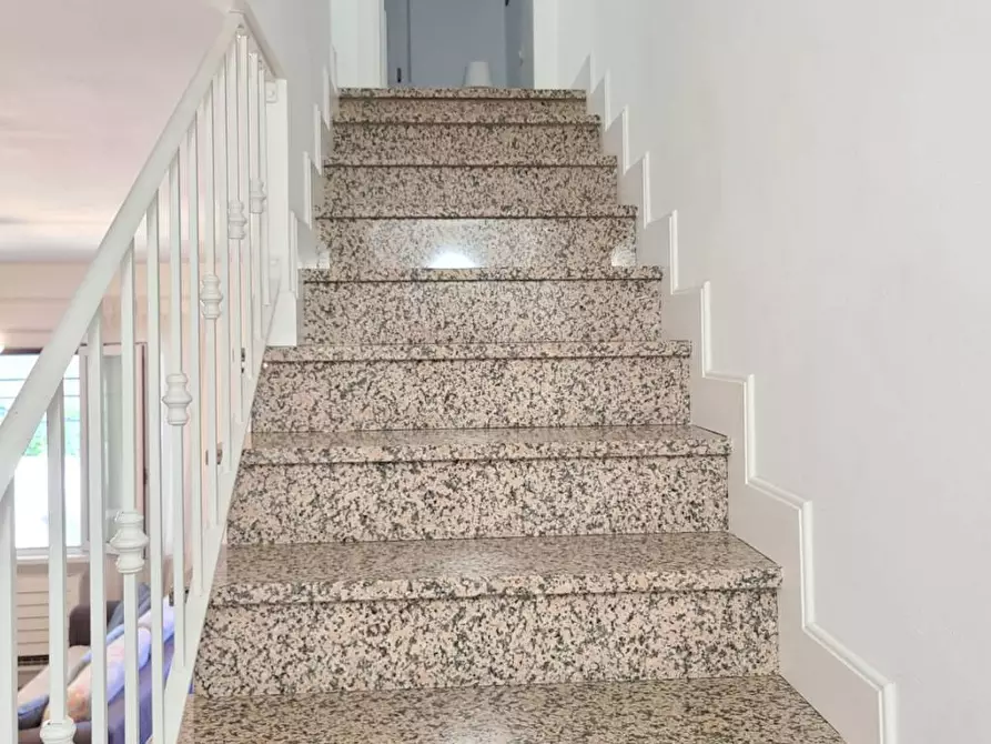 Immagine 15 di Villetta a schiera in vendita  a Pietrasanta