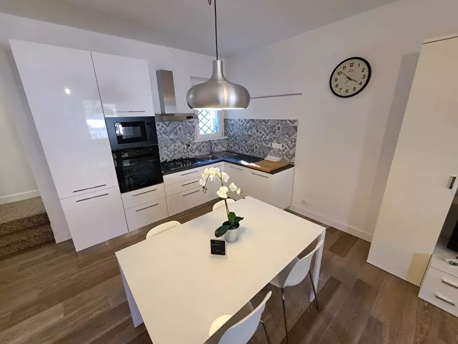 Immagine 11 di Villetta a schiera in vendita  a Pietrasanta