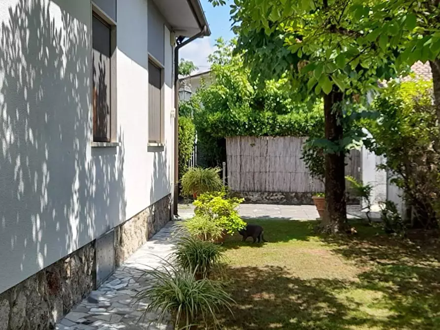 Immagine 3 di Villa in vendita  a Forte Dei Marmi