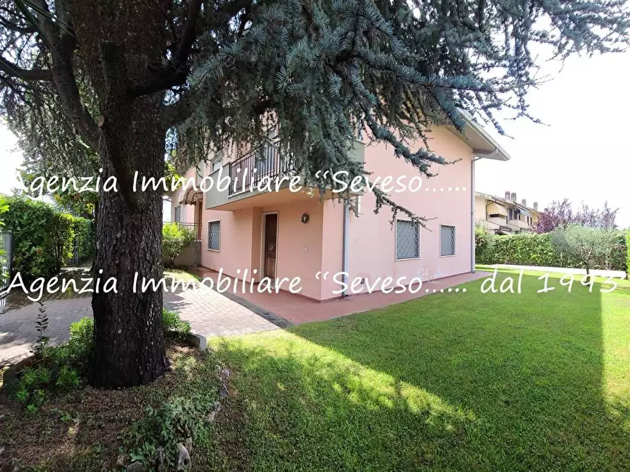 Immagine 1 di Villa in vendita  a Seravezza