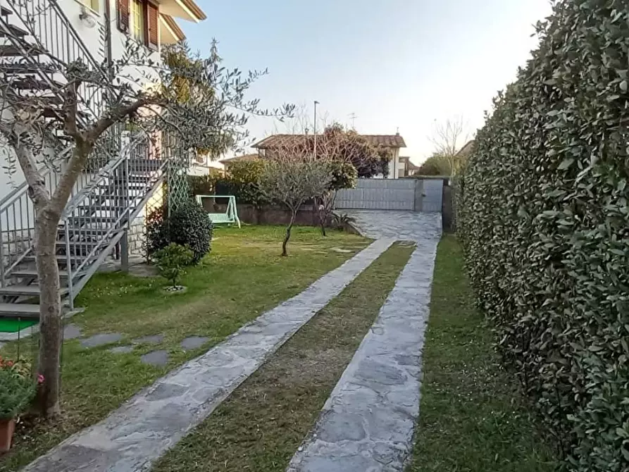 Immagine 22 di Villa in vendita  a Pietrasanta