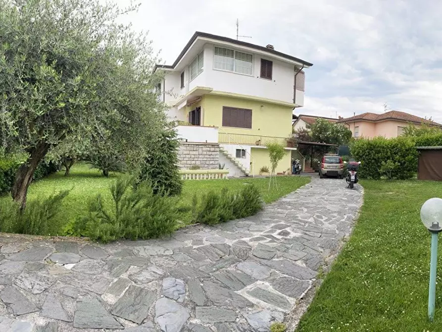 casa indipendente in vendita a Pietrasanta in zona Traversagna