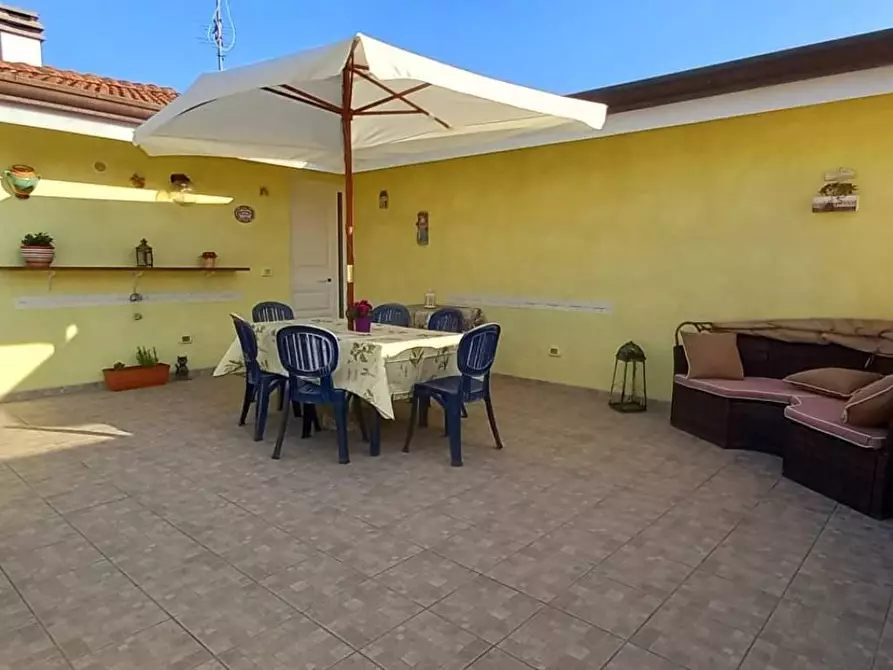 Immagine 21 di Villa in vendita  a Pietrasanta