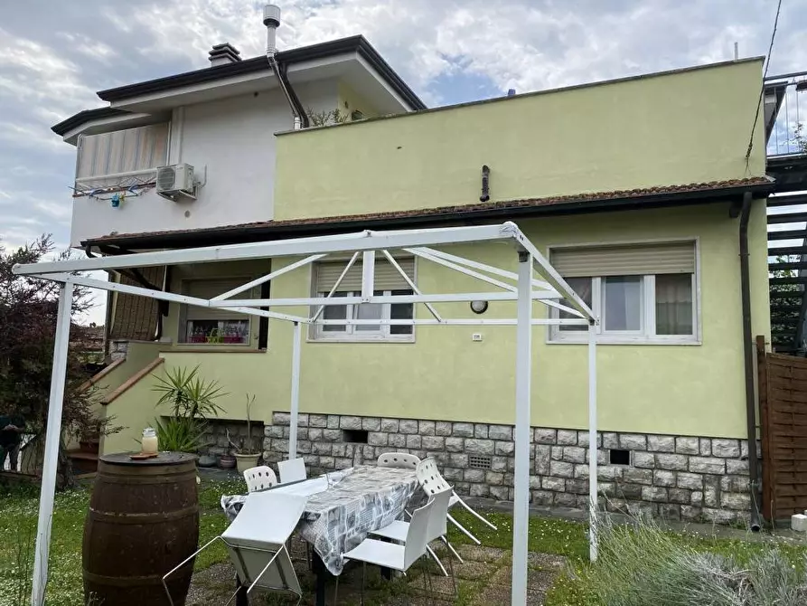 Immagine 5 di Villa in vendita  a Pietrasanta
