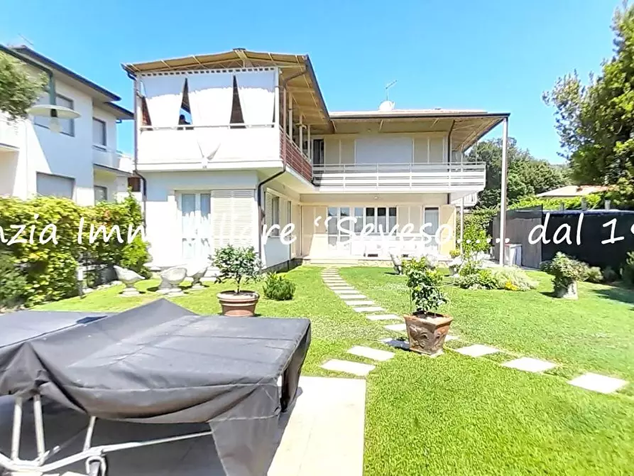 Immagine 2 di Villa in affitto  a Pietrasanta