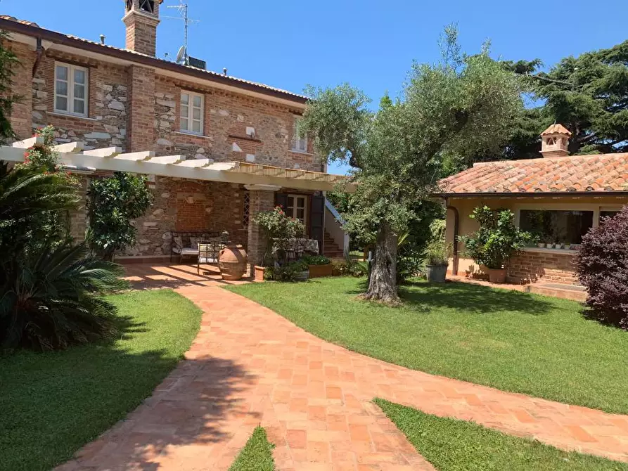 Immagine 8 di Villa in affitto  a Pietrasanta