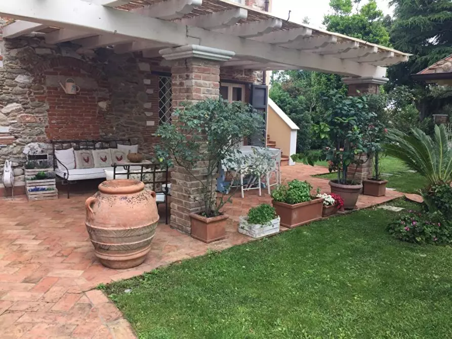 Immagine 15 di Villa in affitto  a Pietrasanta