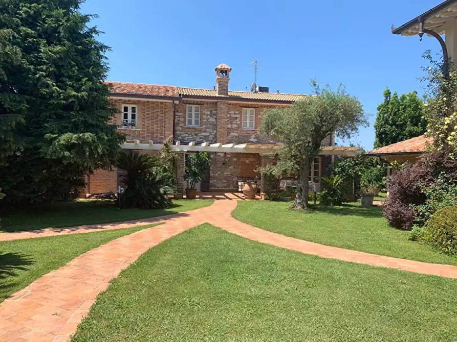 Immagine 14 di Villa in affitto  a Pietrasanta
