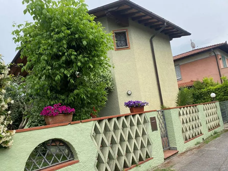 Immagine 3 di Villa in vendita  a Forte Dei Marmi