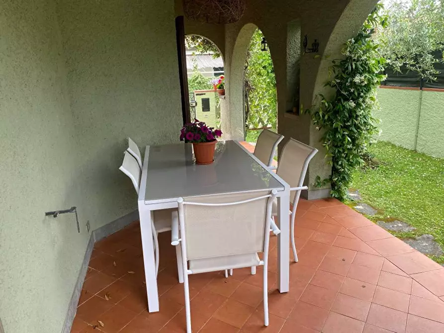 Immagine 8 di Villa in vendita  a Forte Dei Marmi