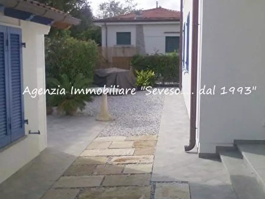Immagine 12 di Villa in affitto  a Pietrasanta
