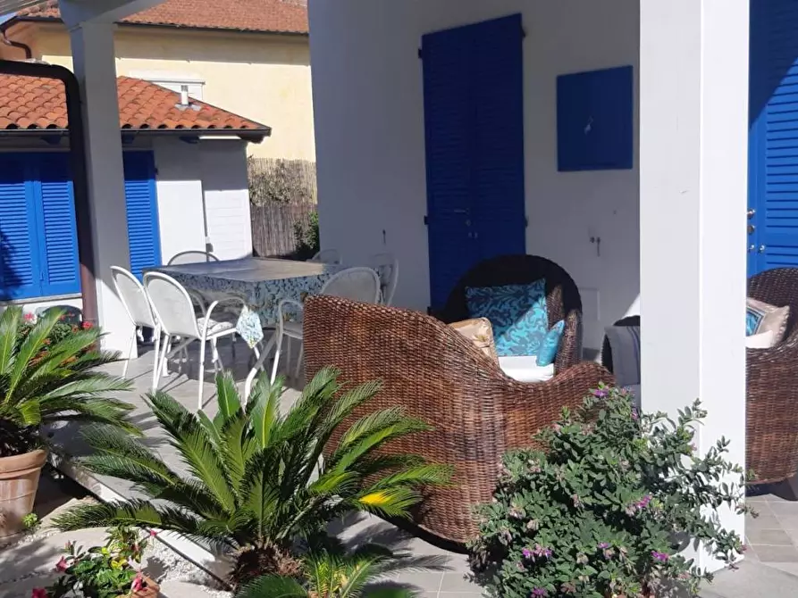 Immagine 4 di Villa in affitto  a Pietrasanta