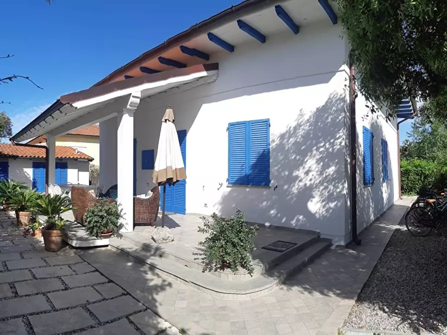 Immagine 3 di Villa in affitto  a Pietrasanta