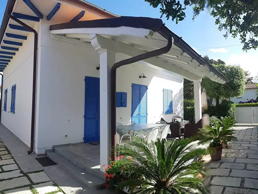 Immagine 6 di Villa in affitto  a Pietrasanta