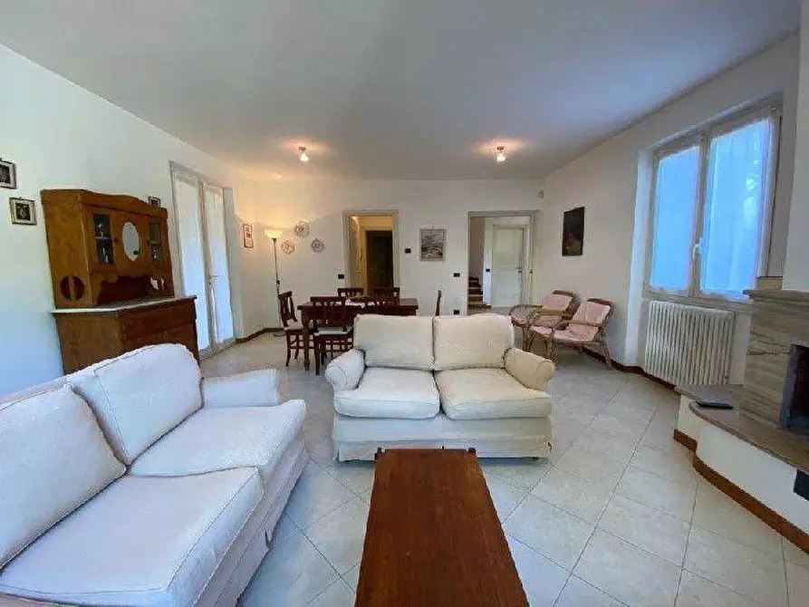 Immagine 12 di Villa in affitto  a Pietrasanta