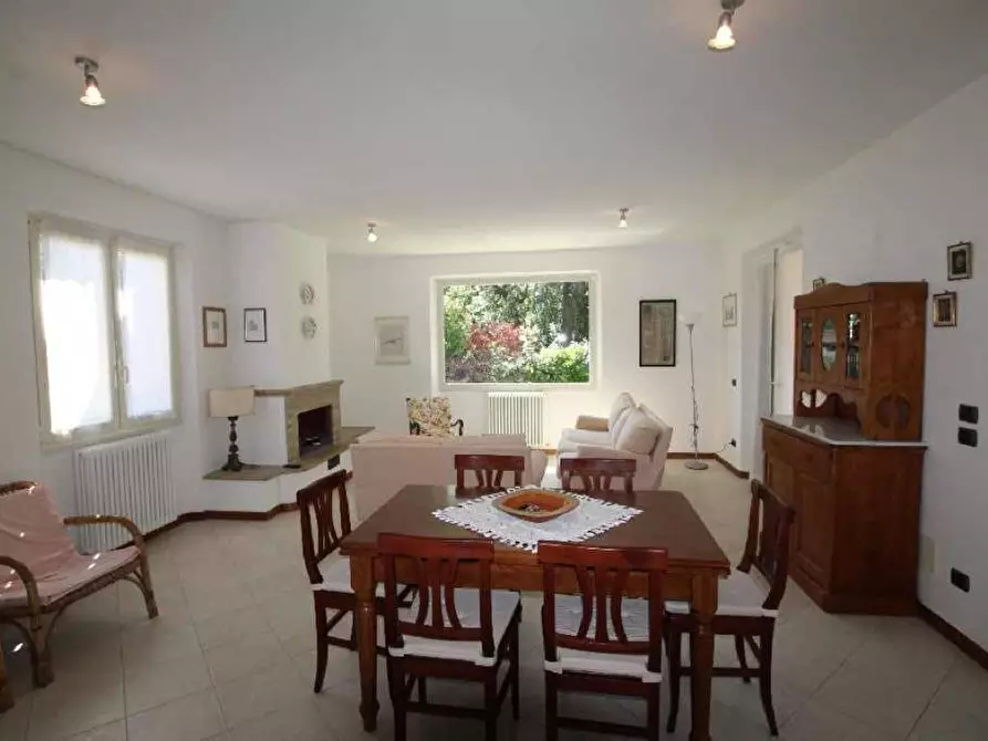 Immagine 7 di Villa in affitto  a Pietrasanta