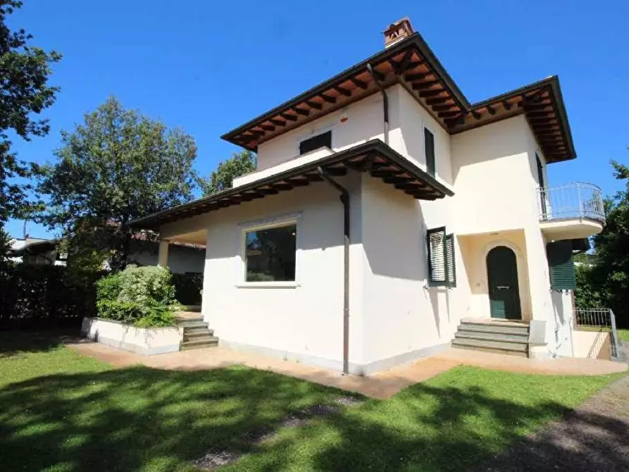 Immagine 3 di Villa in affitto  a Pietrasanta