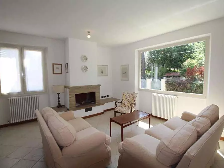 Immagine 11 di Villa in affitto  a Pietrasanta