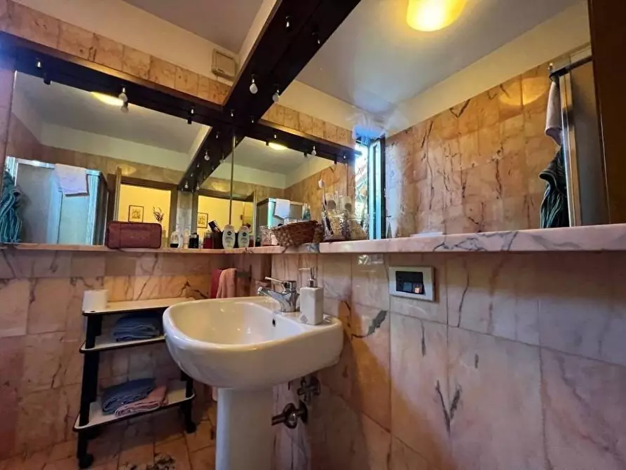 Immagine 21 di Mansarda in affitto  a Forte Dei Marmi